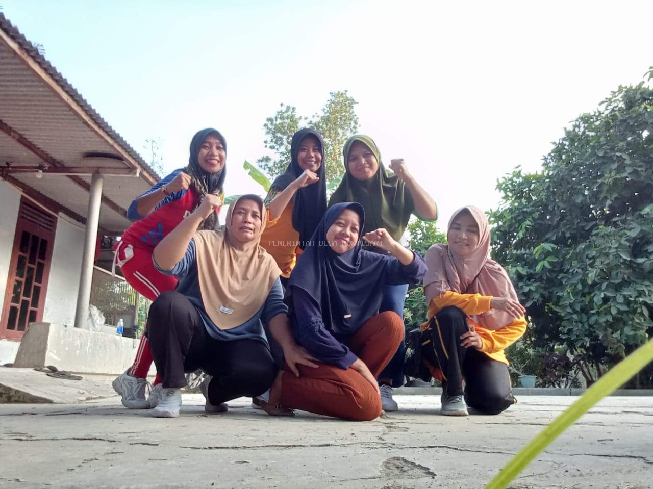 JAGA KEBUGARAN TUBUH TP.PKK LAKUKAN SENAM SEHAT JUM'AT CERIA