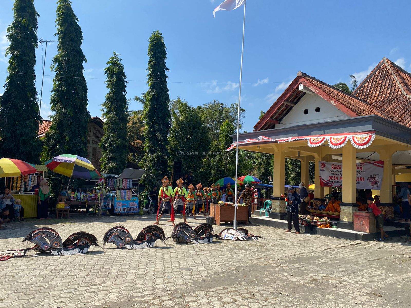 DORONG KESENIAN TRADISIONAL TETAP LESTARI PEMDES MUKTISARI GELAR PAGELARAN KUDA LUMPING 