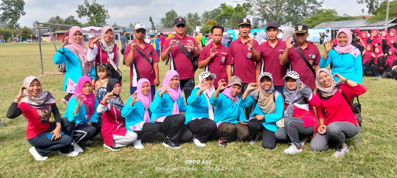 PEMDES MUKTISARI RAMAIKAN JALAN SEHAT TINGKAT KECAMATAN GANDRUNGMANGU 