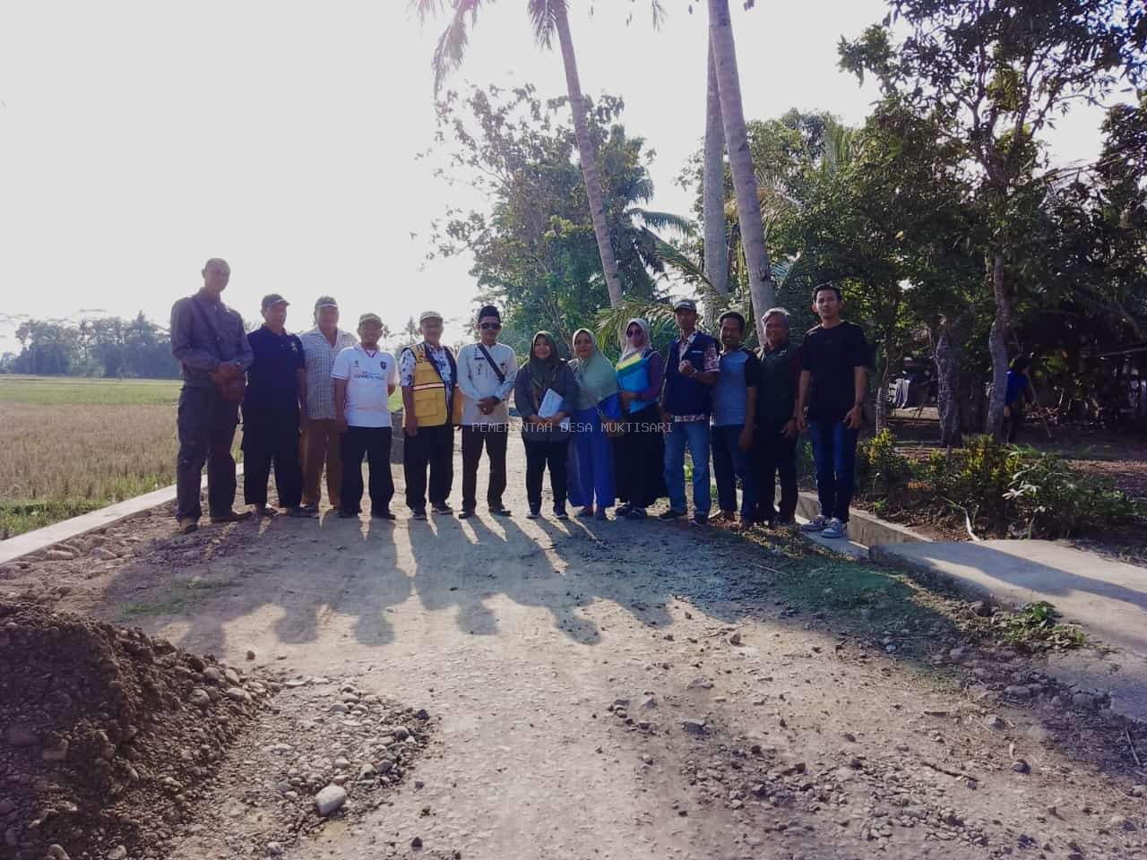 MONITORING TIM AHLI PROYEK PENGEMBANGAN PISEW PROVINSI DI PERBATASAN DESA MUKTISARI 