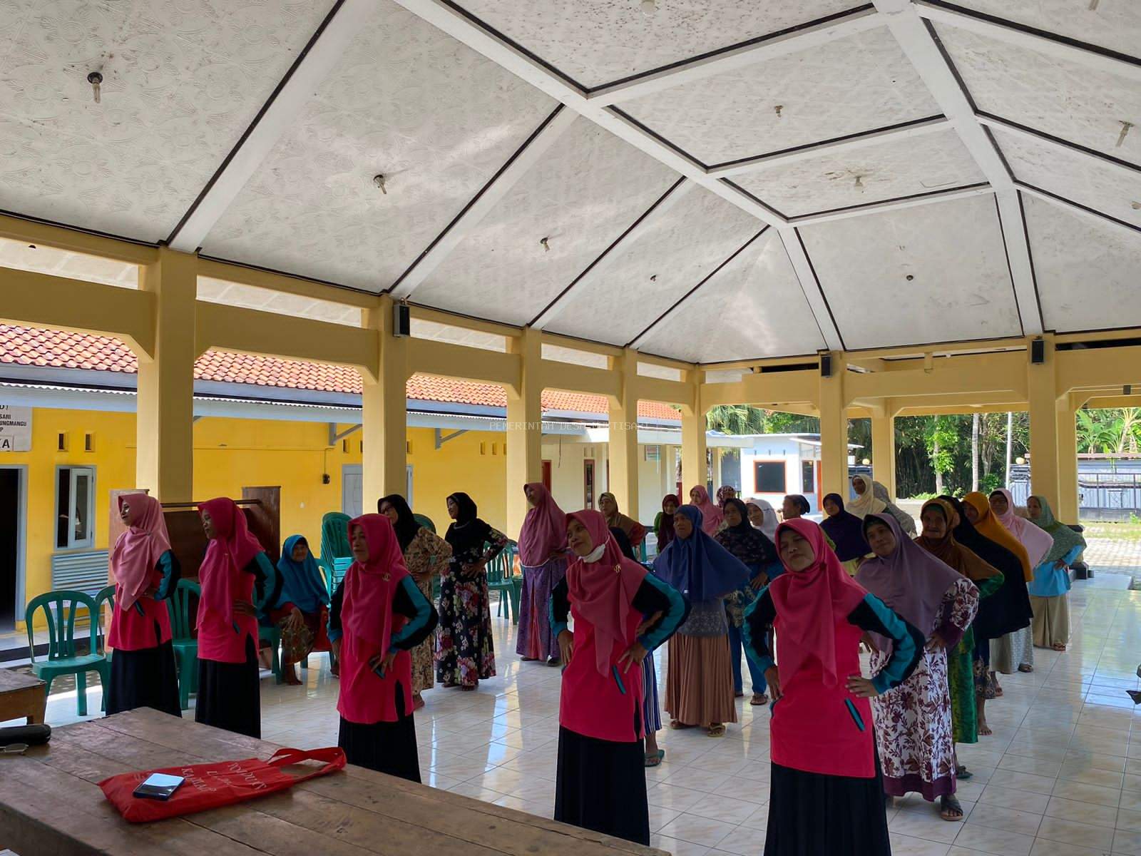 POSYANDU LANSIA DAN SENAM LANSIA BULAN NOVEMBER 