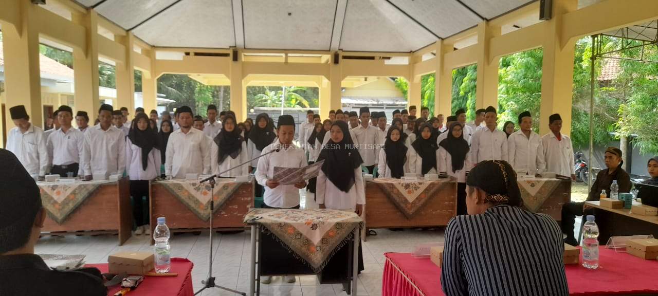 PELANTIKAN DAN PENGAMBILAN SUMPAH KPPS PADA PILKADA TAHUN 2024 DESA MUKTISARI 